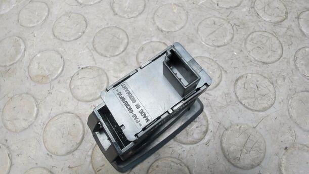 Foto: FENSTERHEBERSCHALTER eines BMW 320d DPF Touring Aut. CL