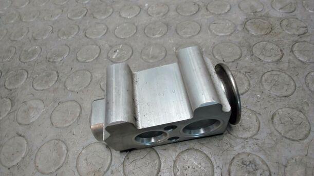 Foto: EXPANTIONSVENTIL / VENTIL KLIMAANLAGE eines BMW 320d DPF Touring Aut. CL