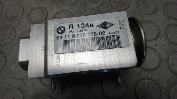 Foto: EXPANTIONSVENTIL / VENTIL KLIMAANLAGE eines BMW 320d DPF Touring Aut. CL