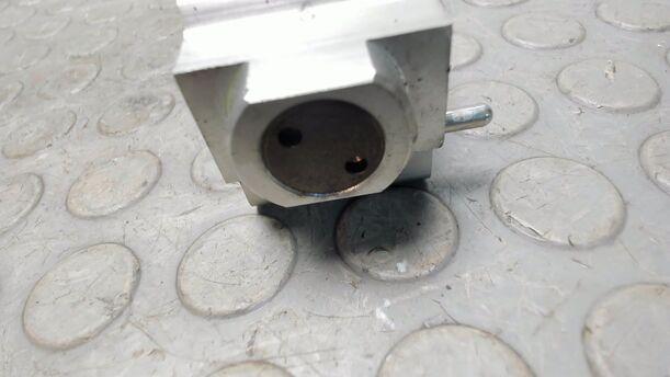 Foto: EXPANTIONSVENTIL / VENTIL KLIMAANLAGE eines BMW 320d DPF Touring Aut. CL