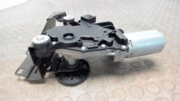 Foto: SCHEIBENWISCHERMOTOR HINTEN eines BMW 320d DPF Touring Aut. CL