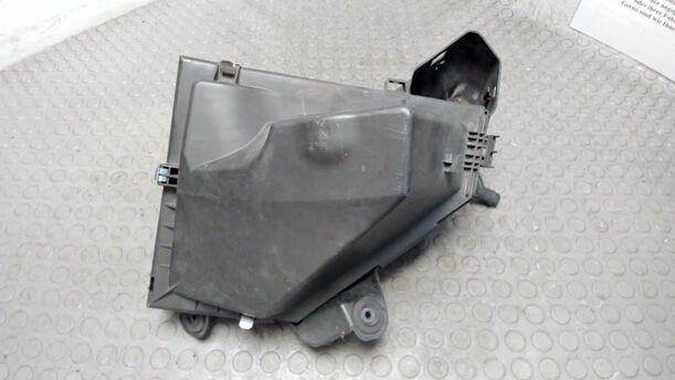 Foto: LUFTFILTERKASTEN eines BMW 320d DPF Touring Aut. CL