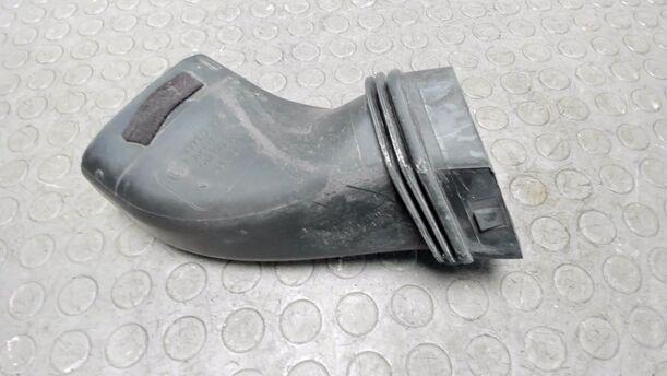 Foto: LUFTKANAL / ANSAUGSCHLAUCH eines BMW 320d DPF Touring Aut. CL