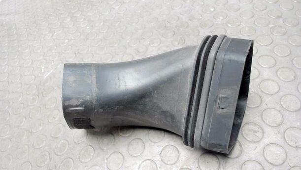 Foto: LUFTKANAL / ANSAUGSCHLAUCH eines BMW 320d DPF Touring Aut. CL