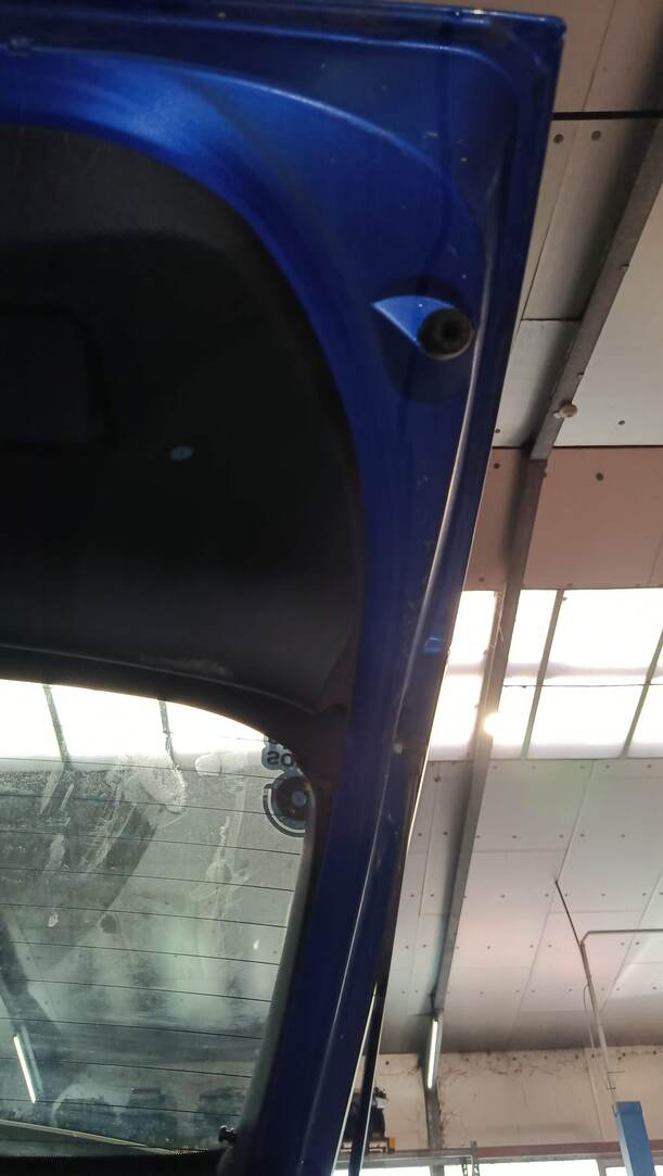 Foto: HECKKLAPPE / HECKDECKEL eines Citroen C4 1.4 16V CL