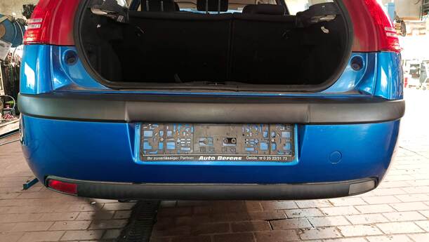 Foto: STOSSFÄNGER / STOßSTANGE HINTEN eines Citroen C4 1.4 16V CL