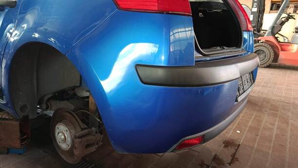 Foto: STOSSFÄNGER / STOßSTANGE HINTEN eines Citroen C4 1.4 16V CL