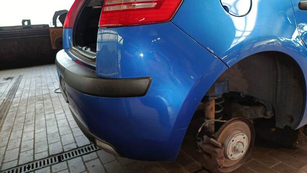 Foto: STOSSFÄNGER / STOßSTANGE HINTEN eines Citroen C4 1.4 16V CL