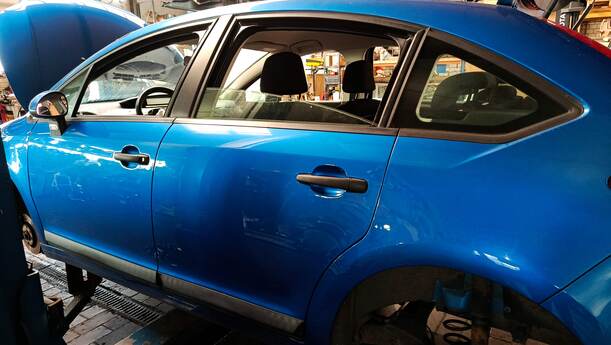Foto: TÜR HINTEN LINKS eines Citroen C4 1.4 16V CL