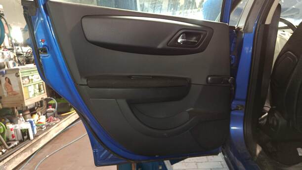 Foto: TÜR HINTEN LINKS eines Citroen C4 1.4 16V CL