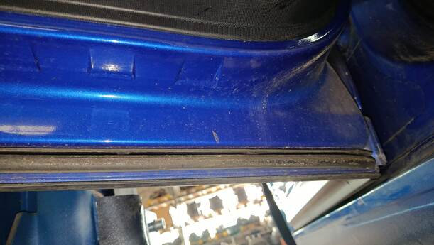 Foto: TÜR HINTEN LINKS eines Citroen C4 1.4 16V CL