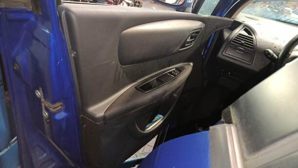 Foto: TÜR VORNE LINKS (4/5-TÜRER) eines Citroen C4 1.4 16V CL