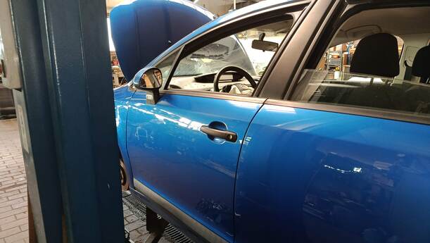 Foto: TÜR VORNE LINKS (4/5-TÜRER) eines Citroen C4 1.4 16V CL
