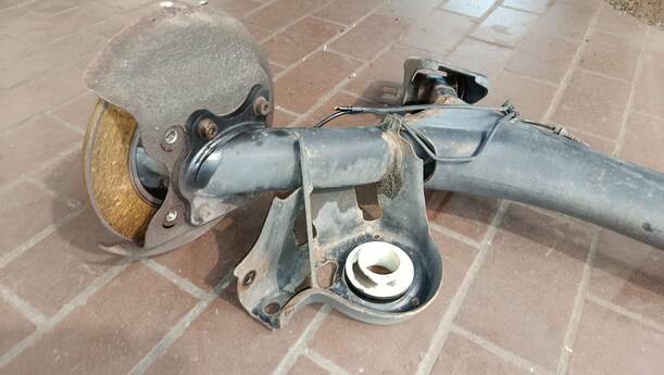 Foto: HINTERACHSE eines Citroen C4 1.4 16V CL