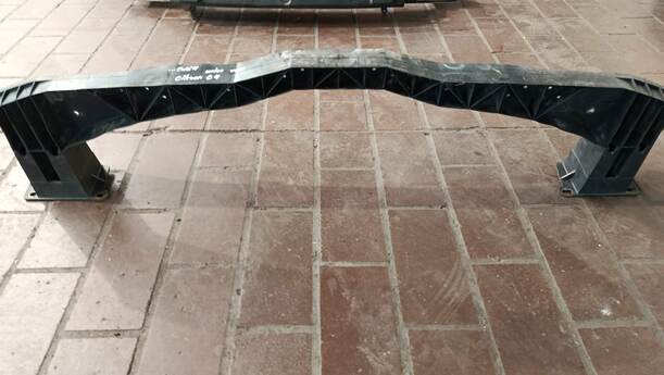Foto: STOSSFÄNGERHALTER VORNE UNTEN eines Citroen C4 1.4 16V CL