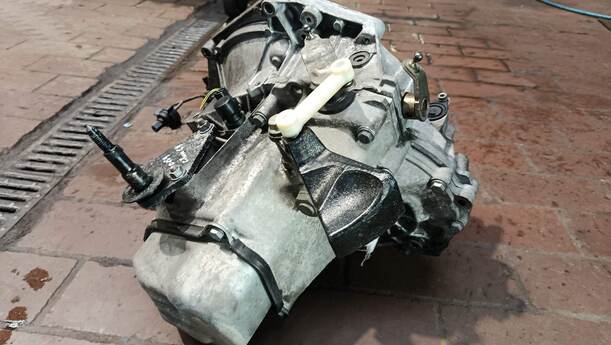 Foto: SCHALTGETRIEBE 5 GANG ( BVM5 ) eines Citroen C4 1.4 16V Cup