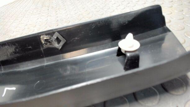 Foto: ABDECKUNG / BLENDE B SÄULE LINKS eines Citroen C4 1.4 16V Cup