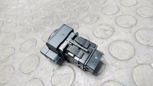 Foto: SCHALTER ZENTRALVERRIEGELUNG eines Citroen C4 1.4 16V Cup