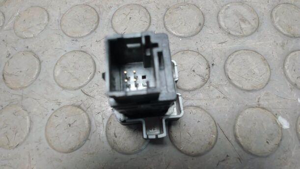 Foto: SCHALTER ZENTRALVERRIEGELUNG eines Citroen C4 1.4 16V Cup