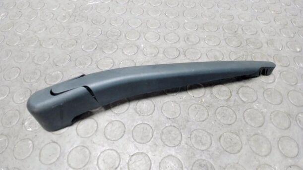 Foto: SCHEIBENWISCHERARM HINTEN eines Citroen C4 1.4 16V Cup