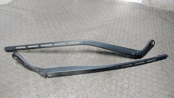 Foto: SCHEIBENWISCHERARME VORNE eines Citroen C4 1.4 16V Cup