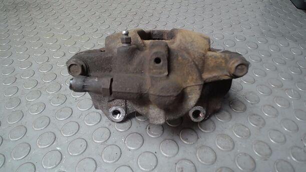 Foto: BREMSSATTEL VORN LINKS ( BOSCH ) eines Opel Corsa 1.2 16V Cup