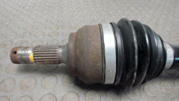 Foto: ANTRIEBSWELLE LINKS eines Citroen C4 1.4 16V Cup