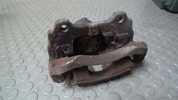 Foto: BREMSSATTEL VORN RECHTS ( BOSCH ) eines Opel Corsa 1.2 16V Cup