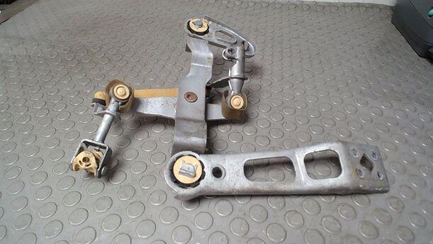 Foto: SCHALTGESTÄNGE eines Opel Corsa 1.2 16V Cup