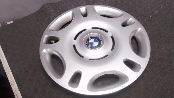 Foto: EINZELRADKAPPE / FELGENABDECKUNG 15 ZOLL eines BMW 518i Cup