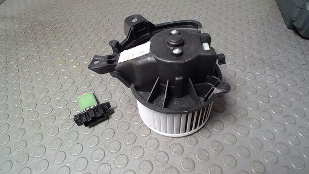 Foto: HEIZUNGSGEBLÄSE eines Opel Corsa 1.2 16V Cup