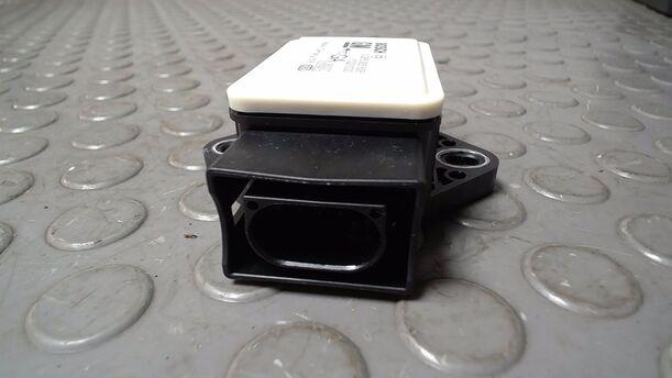 Foto: QUERBESCHLEUNIGUNGSSENSOR/ DREHRATENSENSOR eines Opel Corsa 1.2 16V Cup