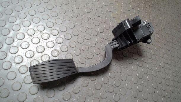 Foto: GASPEDAL eines Opel Corsa 1.2 16V Cup