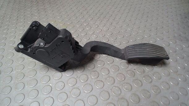 Foto: GASPEDAL eines Opel Corsa 1.2 16V Cup