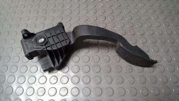 Foto: GASPEDAL eines Opel Corsa 1.2 16V Cup
