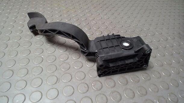 Foto: GASPEDAL eines Opel Corsa 1.2 16V Cup