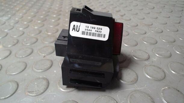 Foto: SCHALTER WARNBLINKANLAGE/ WARNBLINKSCHALTER eines Opel Corsa 1.2 16V Cup