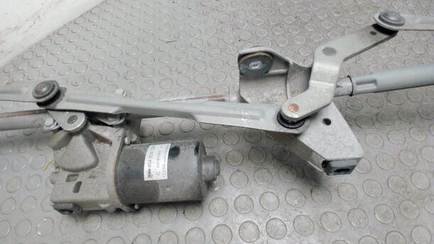 Foto: SCHEIBENWISCHERMOTOR VORNE eines Citroen C4 1.4 16V Cup