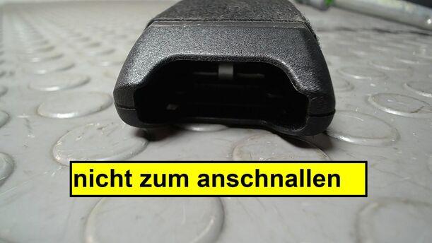 Foto: GURTSTRAFFER AUSSEN LINKS ( NICHT ZUM ANSCHNALLEN ) eines Opel Corsa 1.2 16V Cup