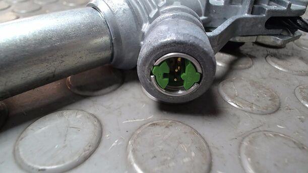 Foto: GURTSTRAFFER AUSSEN LINKS ( NICHT ZUM ANSCHNALLEN ) eines Opel Corsa 1.2 16V Cup