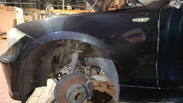 Foto: KOTFLÜGEL LINKS eines BMW 116i Cup