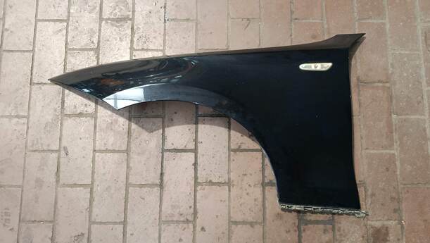 Foto: KOTFLÜGEL LINKS eines BMW 116i Cup