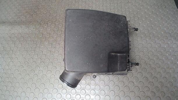 Foto: LUFTFILTERKASTEN eines Opel Corsa 1.2 16V Cup