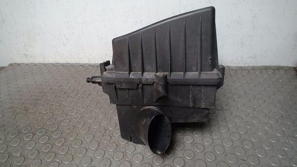Foto: LUFTFILTERKASTEN eines Opel Corsa 1.2 16V Cup
