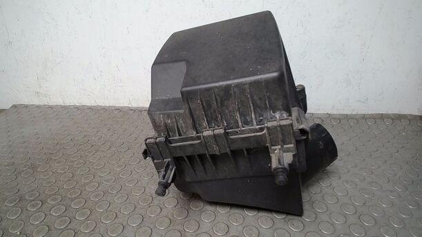 Foto: LUFTFILTERKASTEN eines Opel Corsa 1.2 16V Cup