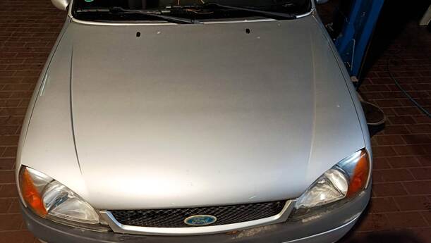 Foto: MOTORHAUBE eines Ford Fiesta Cup
