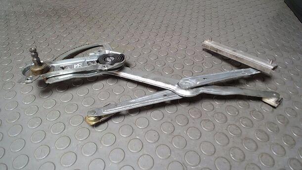 Foto: FENSTERHEBER MECHANISCH VORN RECHTS eines Mercedes-Benz 230 E Cup