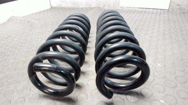Foto: HINTERE FEDERN / FEDERNPAAR HINTEN eines BMW 116i Cup