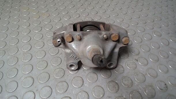 Foto: BREMSSATTEL HINTEN RECHTS ( ZUBEHÖR ) eines Mercedes-Benz 230 E Cup