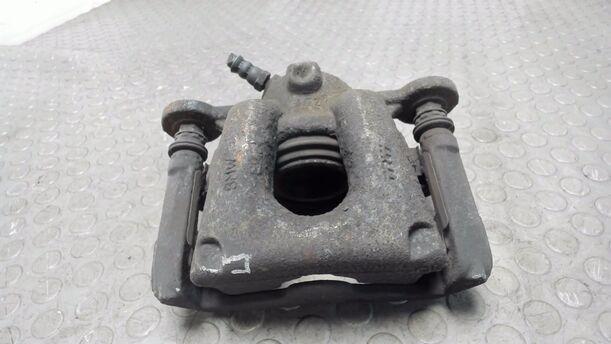 Foto: BREMSSATTEL VORNE LINKS eines BMW 116i Cup
